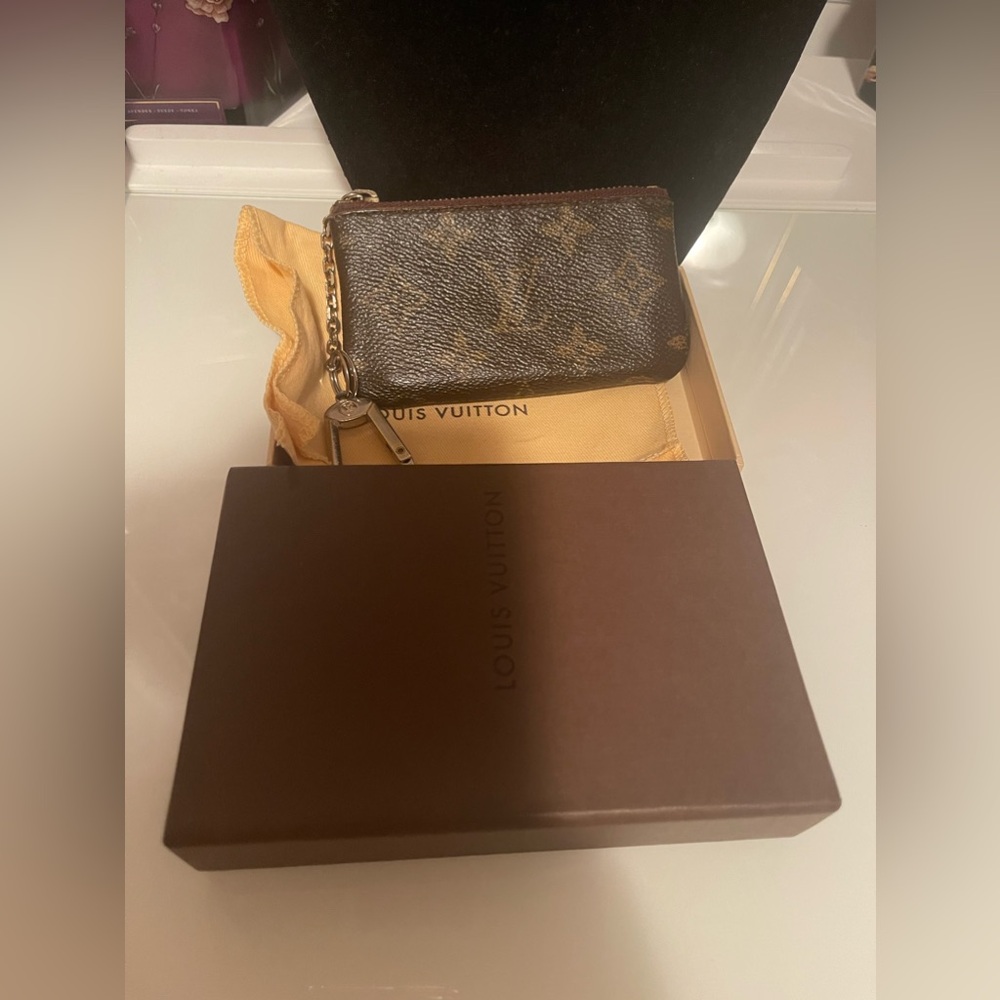 Authentic Vintage Louis Vuitton Monogram Key Cles with COA,box and dust bag❤️